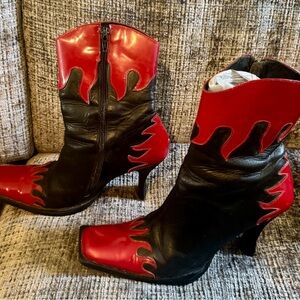John Fluevog Buffy! Red flame ankle boots 😍